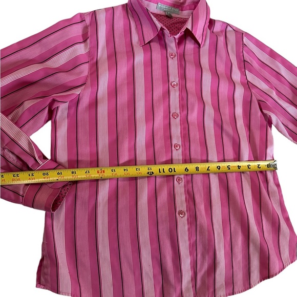 Wrinkle Free Shaped Fit Collared Button Down Long Sleeve Shirt Top Size 12P - Picture 14 of 17